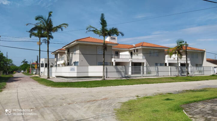 SOBRADO EM CONDOMÍNIO FECHADO E PRÓXIMO DO MAR, A VENDA EM ITAPOÁ SC